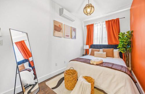 Mid-Century Stay 5BR and 5 Baths w PS5 & Laundry - Foto 19