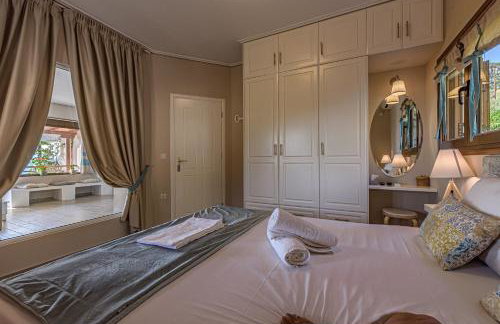 Paralio Astros Beachfront Suites - Photo 18