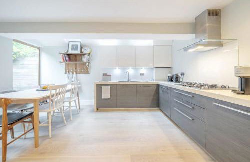 Stylish 3-floor 3bed home with garden near river - Foto 3