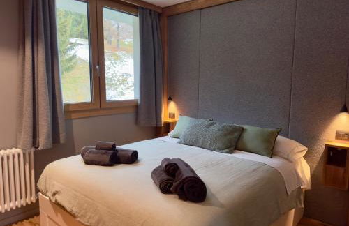 Luxury 9-Bed Apartment Steps from Ski Slopes with Parking & Ski Box - Photo 17