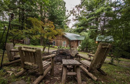 Autumn Ridge- Cozy cabin in the Blue Ridge Mountains with a bubbly hot tub! - Foto 5