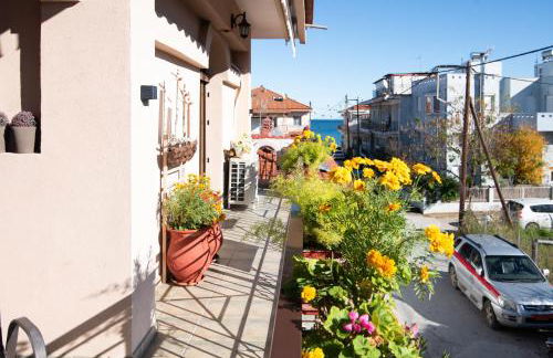 Sunrise Suite Olympiada - Luxury Beachfront Escape - Photo 28