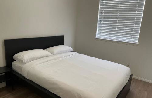 Extended Stay 3 or 4 Beds Cozy Smart Home Living - Photo 26