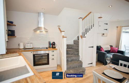 2 Bed House By Southern Stays Short Lets & Serviced Accommodation Bournemouth With Parking - Relocation & Family, 1km From The Beach - Photo 21