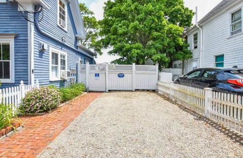 Gas Fireplace Front Patio & Parking Spot - Photo 15