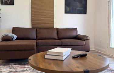 Modern 2 Bedroom All-En-Suite Near Downtown with EV Socket - Photo 8