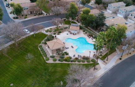 Modern 4BR Retreat in Prime Gilbert Location - Foto 58