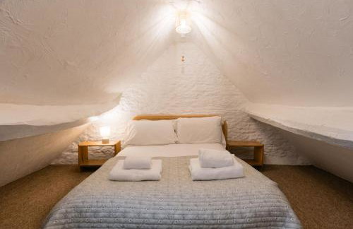 Charming Stone Cottage - Cotswolds Farm Stay - The Bullpen - Photo 28