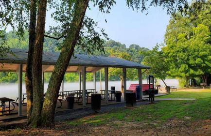 Modern Luxe Family & Groups Friendly Bungalow with Patio & Workspace - Foto 51