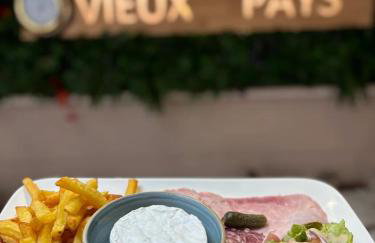 Airport Paris Eiffel Tower Center Roissy CDG - Foto 59