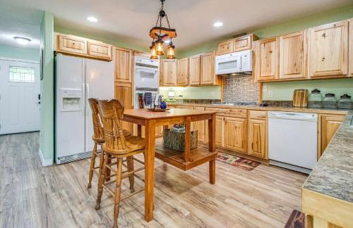 Cotter Home with Deck about 1 Mi to Big Spring Park! - Foto 10