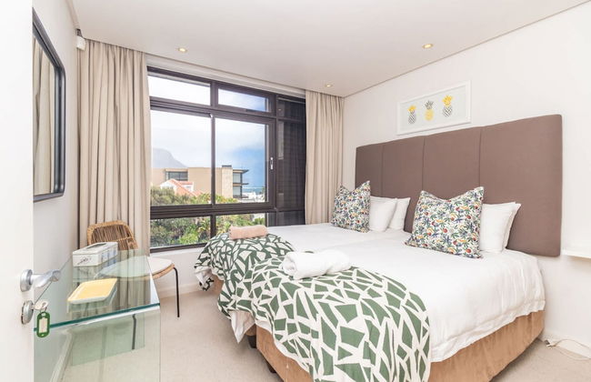 Experience Solace and Panoramic Views at Crescent Bay - Foto 13