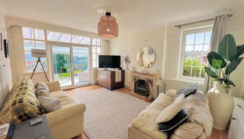 Elegant Coastal Home with Unrivalled Sea Views - Foto 3