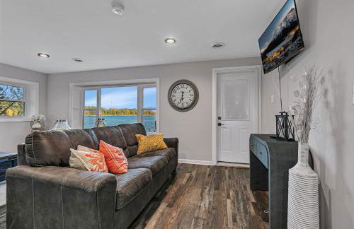 Renovated Lake Cabin with Fire Pit and Kayaks - Photo 36