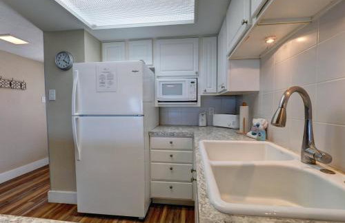 On the Beach Beachfront Condo Direct View & Access to Beach Heated Pool Island House Condominiums Unit 113 - Foto 2