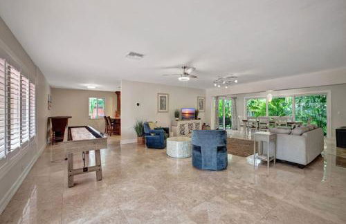 Stylish 2br 3ba with Heated Pool plus Beach Walkable - Foto 19