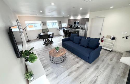 Cozy Chamber 3 BR Hollywood Townhouse - Photo 12