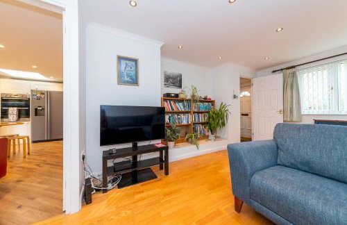 Cosy 3 Bedroom House near River Thames - Pass the Keys - Photo 9