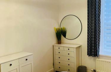 Central, Modern Apartment - Private Terrace - Dog Friendly - Photo 9