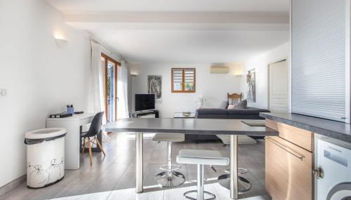 LB Vacation Rentals I Quiet Large 3-Bedroom Apartment with Terrace, Garden & Incredible Mountain View - Foto 4