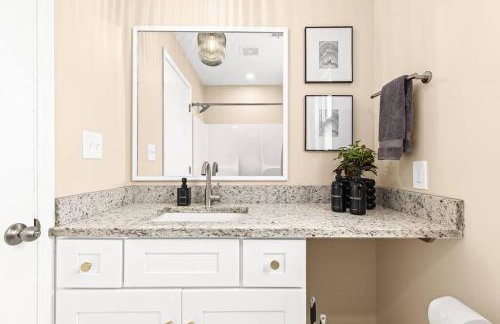 New! Charming Upper Unit in the Heart of Roseville - Foto 20