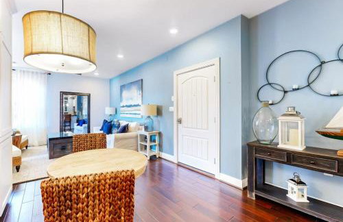 Water-View Condo with Balcony, Smart TVs, Washer/Dryer and Pool - Foto 13