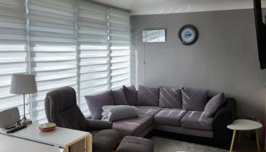 Charming 2-Bed Chalet - Photo 4