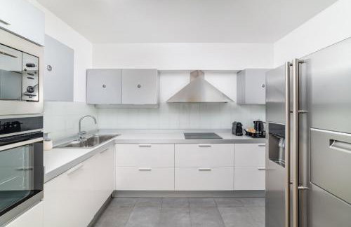 Hermosa Luxury Apartment - Photo 15