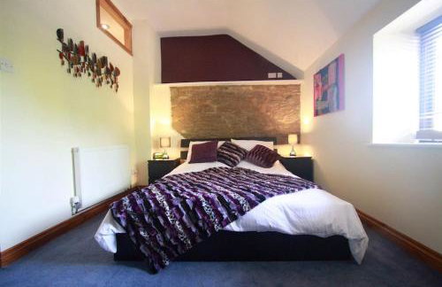 One Bedroom Character Cottage - Photo 2