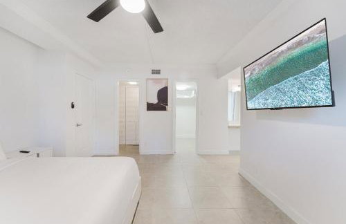 Luxury Waterfront Boca with Pool, Hot Tub and Boat Views - Photo 24