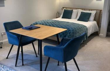 Hideaway between Coast and Moors in a beautiful Village apartment - Photo 3