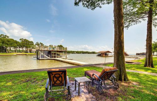Live Lake Life! Enchanted Oaks Gem with Private Dock - Foto 31