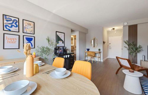 CASA Arlington Suite with Top-Tier Amenities & Parking - Foto 13