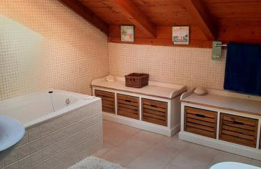 Green Marble Pool Cottage 3 BR in 2 adjoining stone buildings on a 2 acre private land - Foto 30