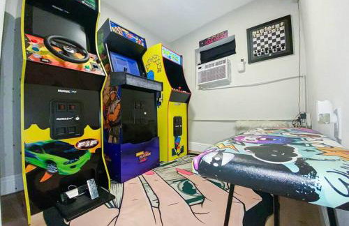 Unique Miami Art Escape w/ HotTub, Arcade & Murals - Foto 14