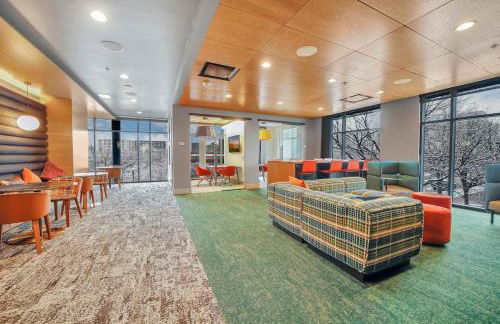 Boho-Luxe Studio - Pink Accents & Mountain Calm - Foto 24