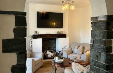 Cozy 3-Bed Cottage with Hot Tub - Foto 1