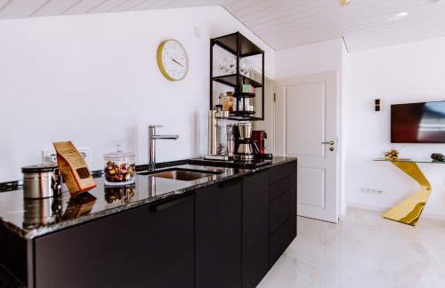 Ferienwohnung König Ludwig - Modernes Design-Apartment für Paare und Genießer am Starnberger See by LIVARIA - Foto 16