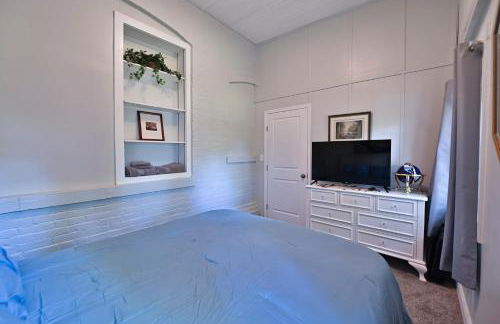 Dual patios, Free Laundry Service, College steps - Foto 7