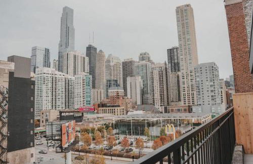 River North Private Balcony With In and Out Parking - Foto 32