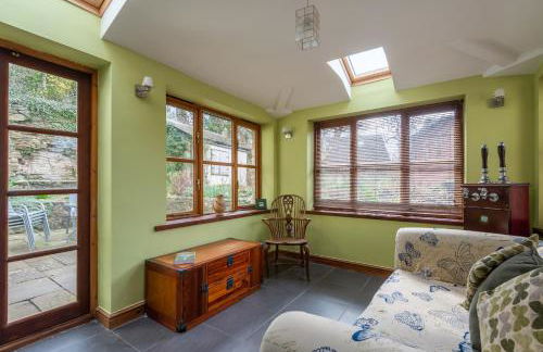 Vauxhall Cottage, Chepstow - 4 Bedroom Pet-Friendly Home with Private Fenced Garden, Walk to Town and Castle - Foto 12