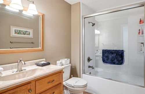 Oceanfront Condo with Pool Access in Surfside Beach! - Foto 13