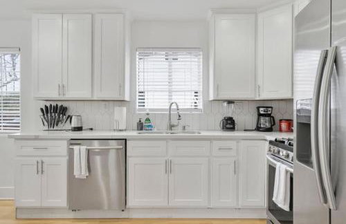 Modern Elegance- Big Group - Games - Sleeps 10 - Photo 11