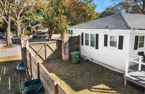 Chic Modern Cottage Near Downtown and Beaches Family - Photo 27