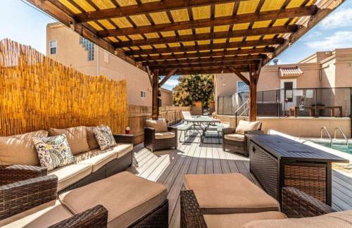 Spacious Family Home with Pool, Hot Tub, Fast Wifi - Foto 3