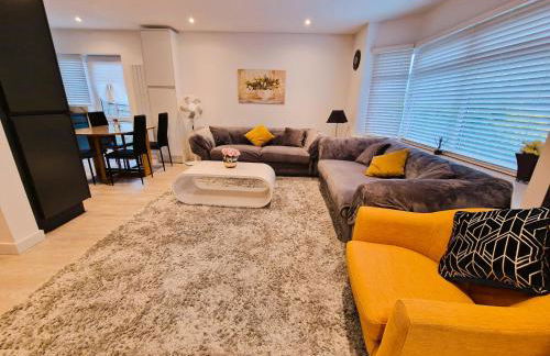 Luxurious Home in Chester a Beautiful Sanctuary - Photo 6