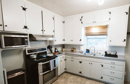 Amazing Escape King Bed BSU Parking Fire Pit - Photo 5