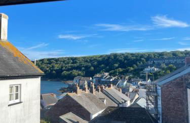 Seapink, Kingsand; luxury Cornish cottage with seaviews, bbq & paddleboards - Photo 1