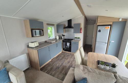 Trecco Bay - Sleeps 6 - Pet Friendly - Parking - Photo 2