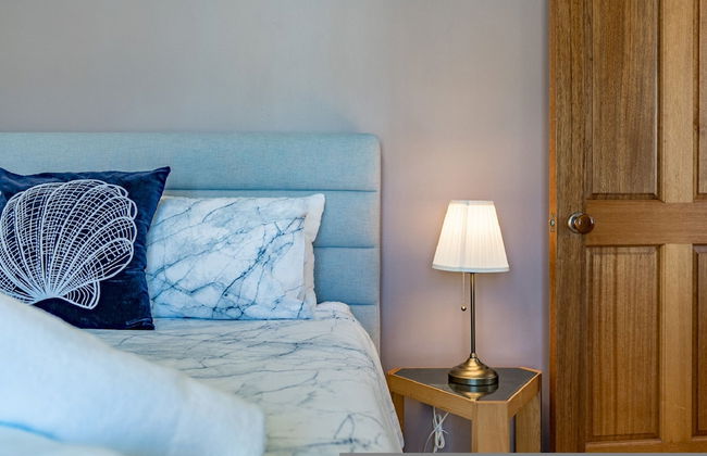 By The Sea Beachfront Apartment Wifi - Photo 17